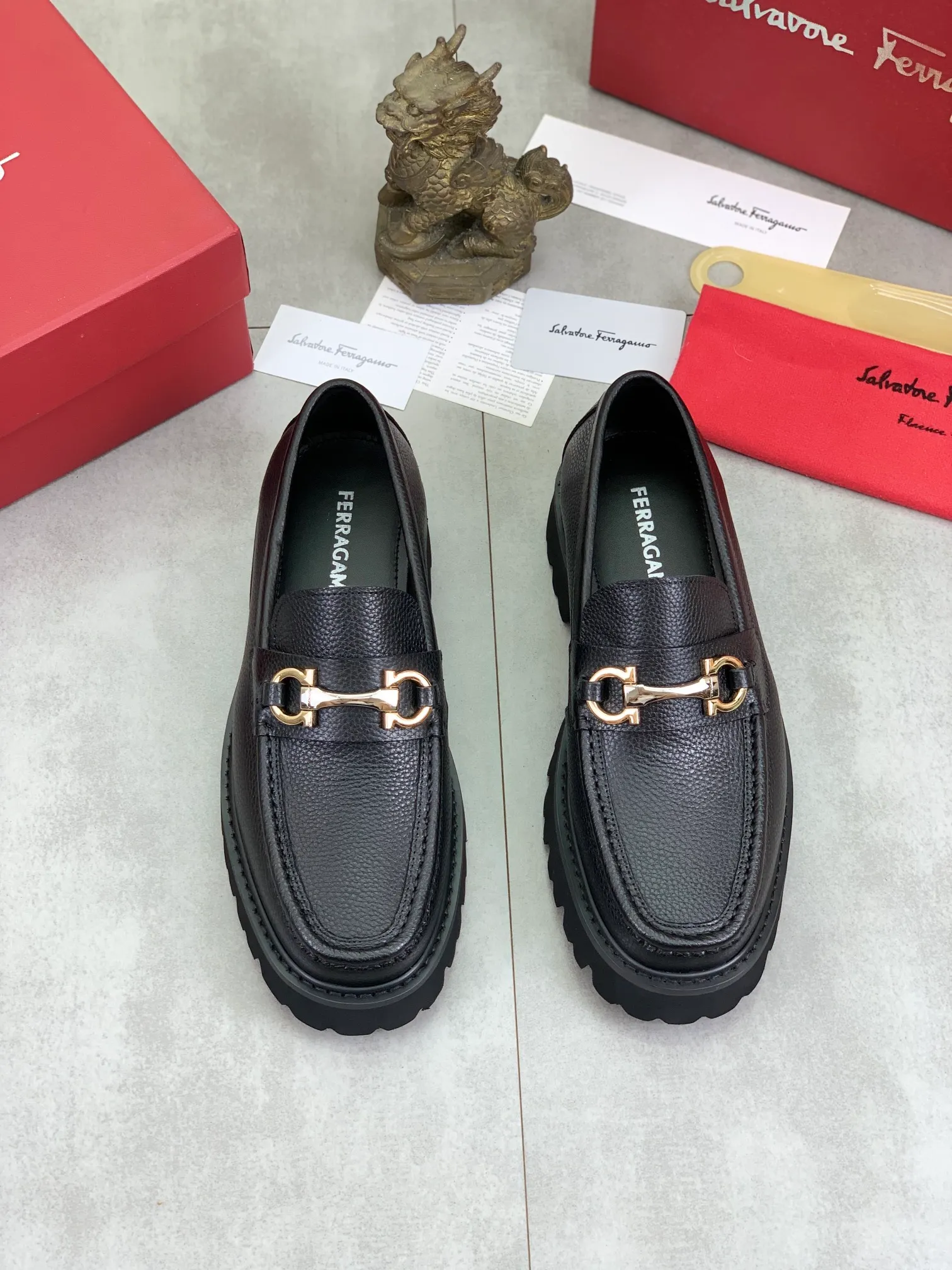 Men's Men's Shoes 💰P460💰[New Style] Water-dyed Niuli 🆘[Salvatore Ferragamo] Ferragamo's latest casual business leather shoes for men! Available at counters simultaneously! The fabric is made of specially imported original calfskin, the lining is made of imported water-dyed cowhide, and the original lightweight foam outsole is absolutely luxurious and leads the fashion trend. Matching code: 38-45; 3️⃣ colors available